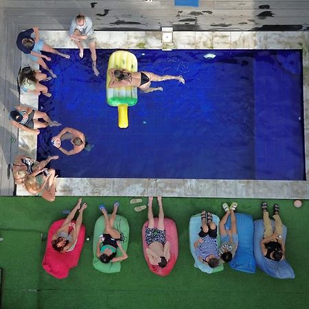 The Tipsy Gypsy Hostel Canggu Kültér fotó